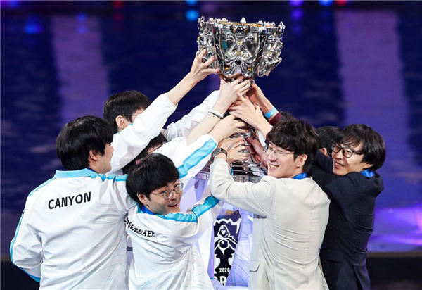 韩媒：T1和Doran签约2年（有选项的1+1）；Zeus有望加入HLE