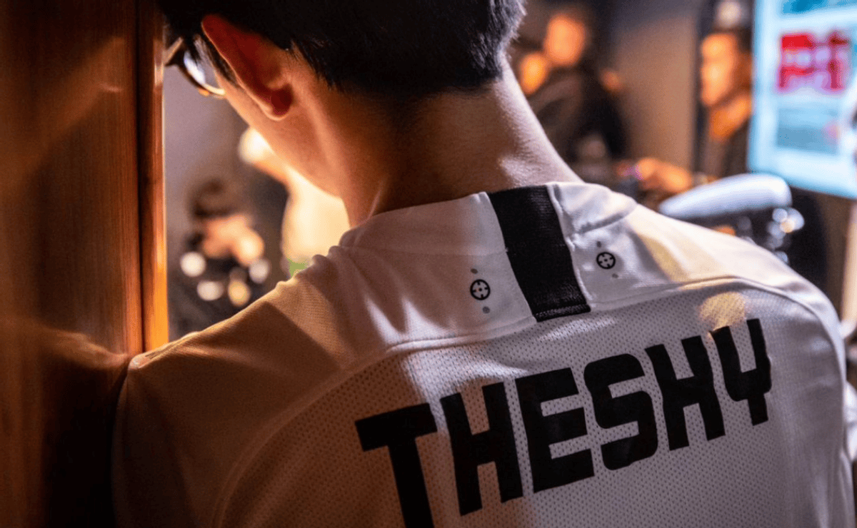 亚索时隔1685天再度在LPL的上单出场