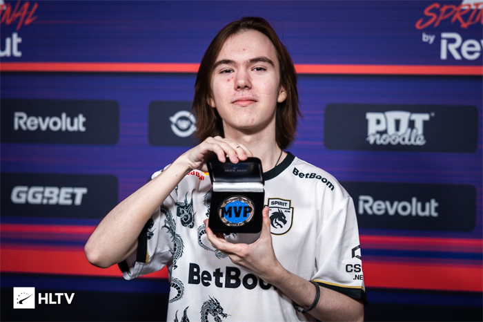 几乎逆转了 10,000 分！ ThunderTalk Gaming 在趋势下两次击败对手。 EDward Gaming 在第一场比赛中毫无危险地击败了 ThunderTalk Gaming