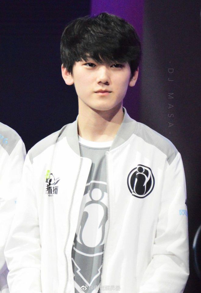 B8 和 3DMAX ，以及 NiP 和 PARIVISION ，将争夺 StarLadder Budapest Major 2025 第三阶段的一个名额